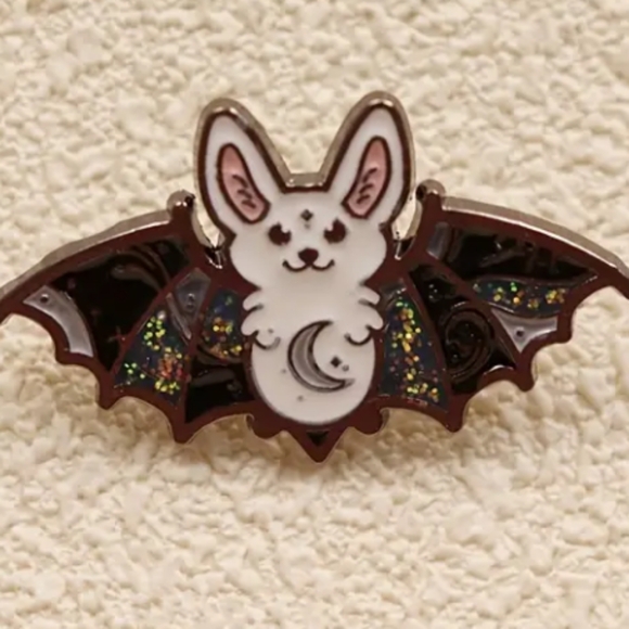 6/$25 NWOT Charming Bat Enamel Pin with Black and Green Details - Picture 2 of 4